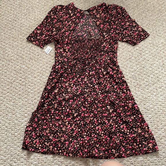 Fun and flirty floral print dress extra small from Old Navy NWT - Picture 3 of 4